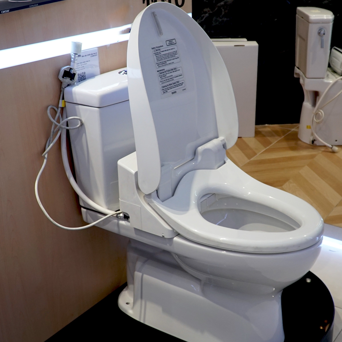 Bồn cầu nắp rửa điện tử TOTO CS320DRW6