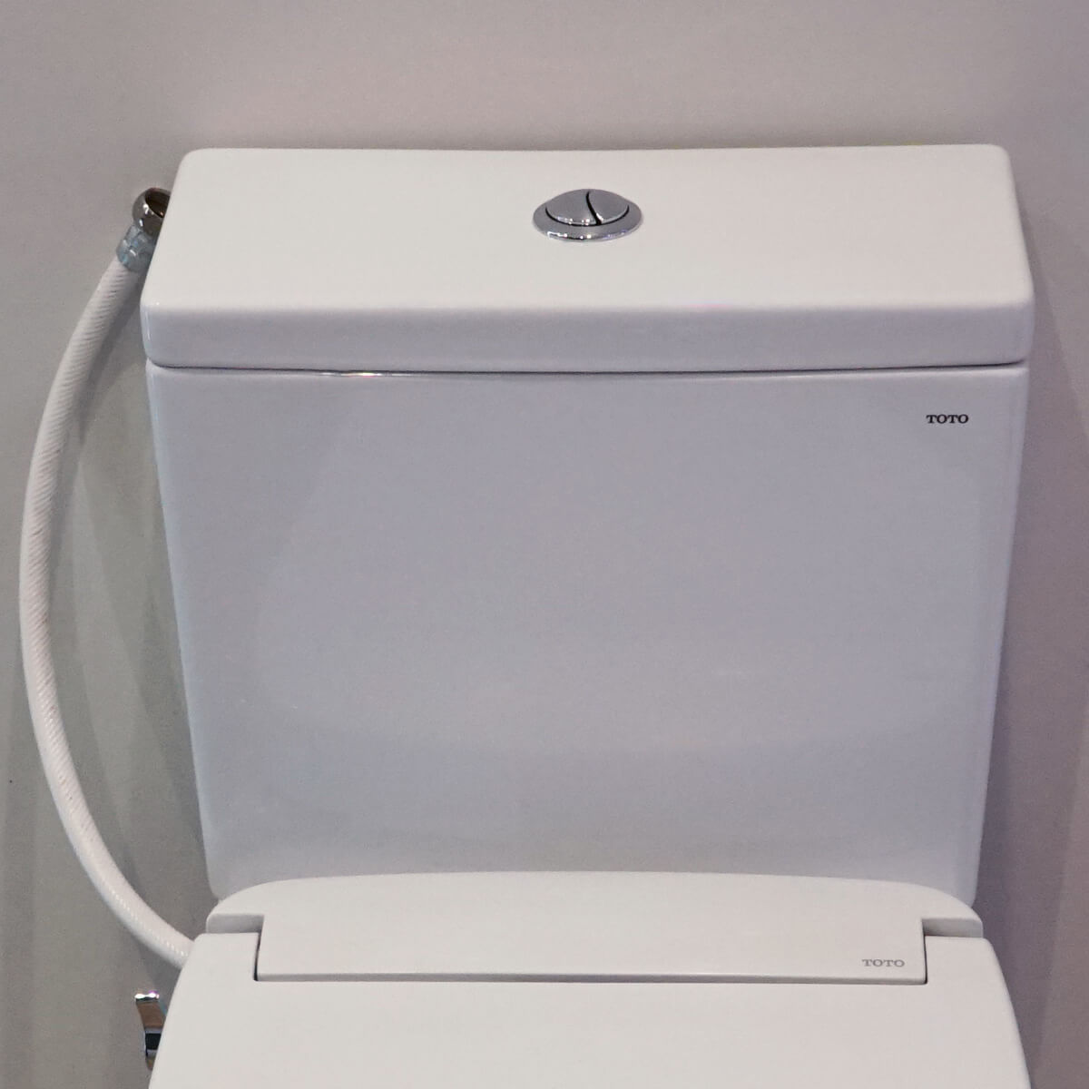 Bồn cầu TOTO CS326DE2 2 khối nắp rửa cơ TCW07S