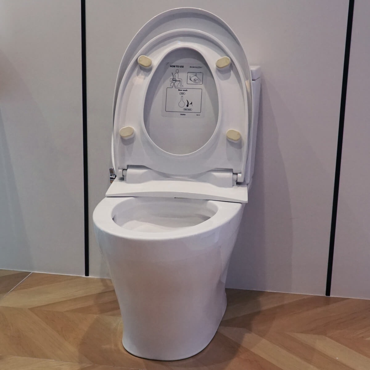 Bồn cầu TOTO CS326DE2 2 khối nắp rửa cơ TCW07S