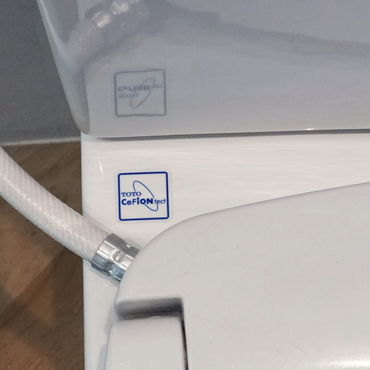 Bồn cầu TOTO CS326DE2 2 khối nắp rửa cơ TCW07S