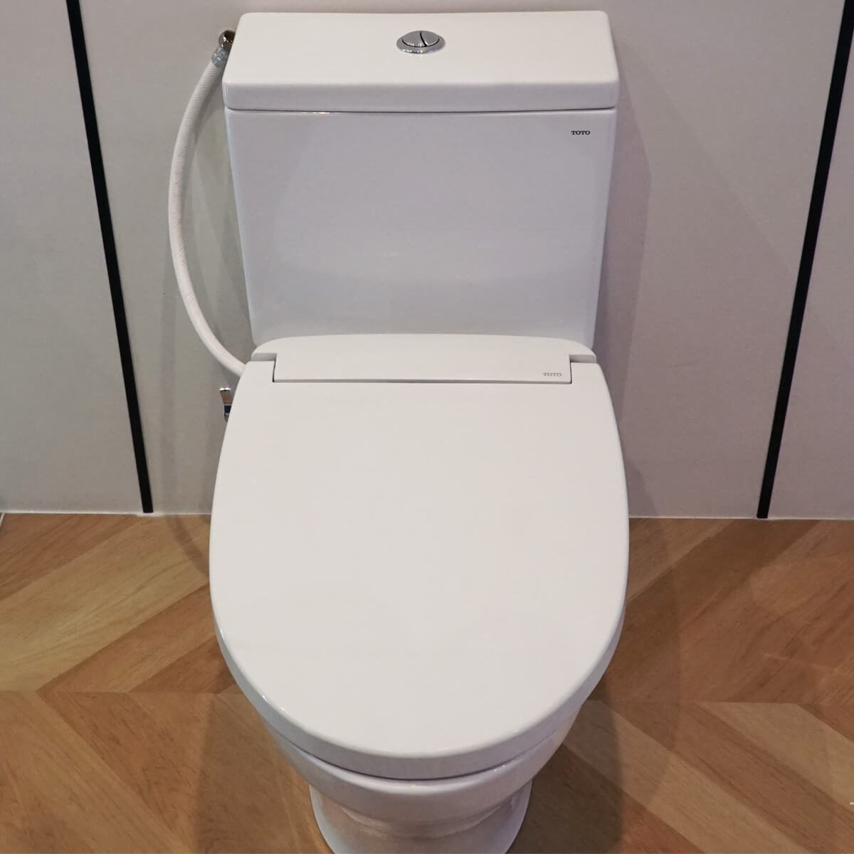 Bồn cầu TOTO CS326DE2 2 khối nắp rửa cơ TCW07S