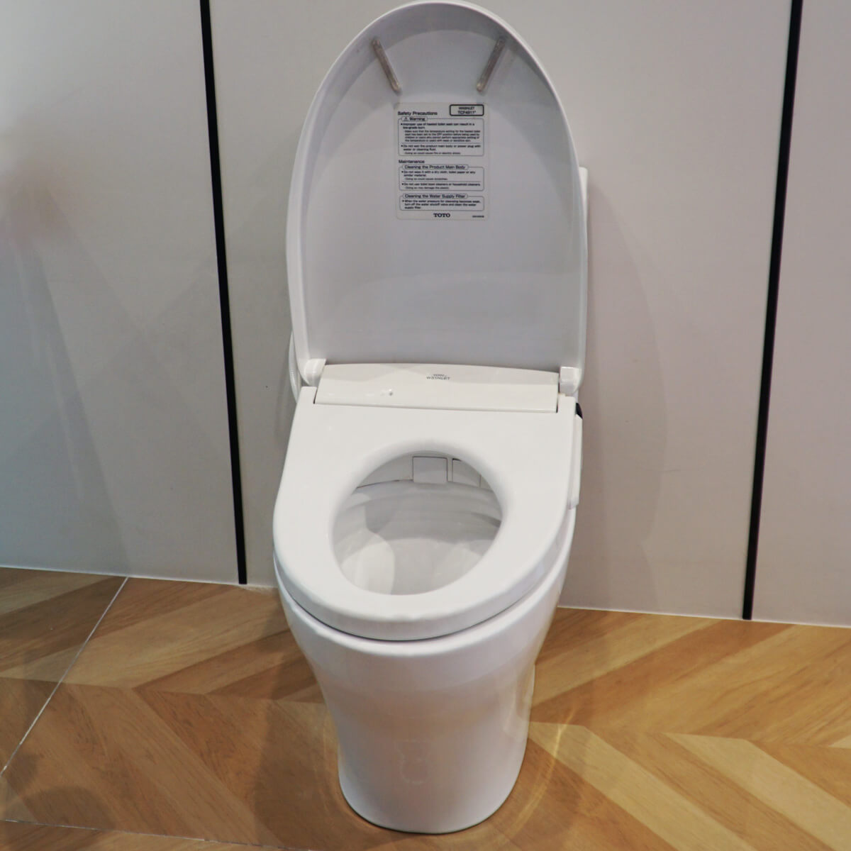 Bồn cầu TOTO CS326DW11 2 khối nắp điện tử Washlet S7 TCF4911Z