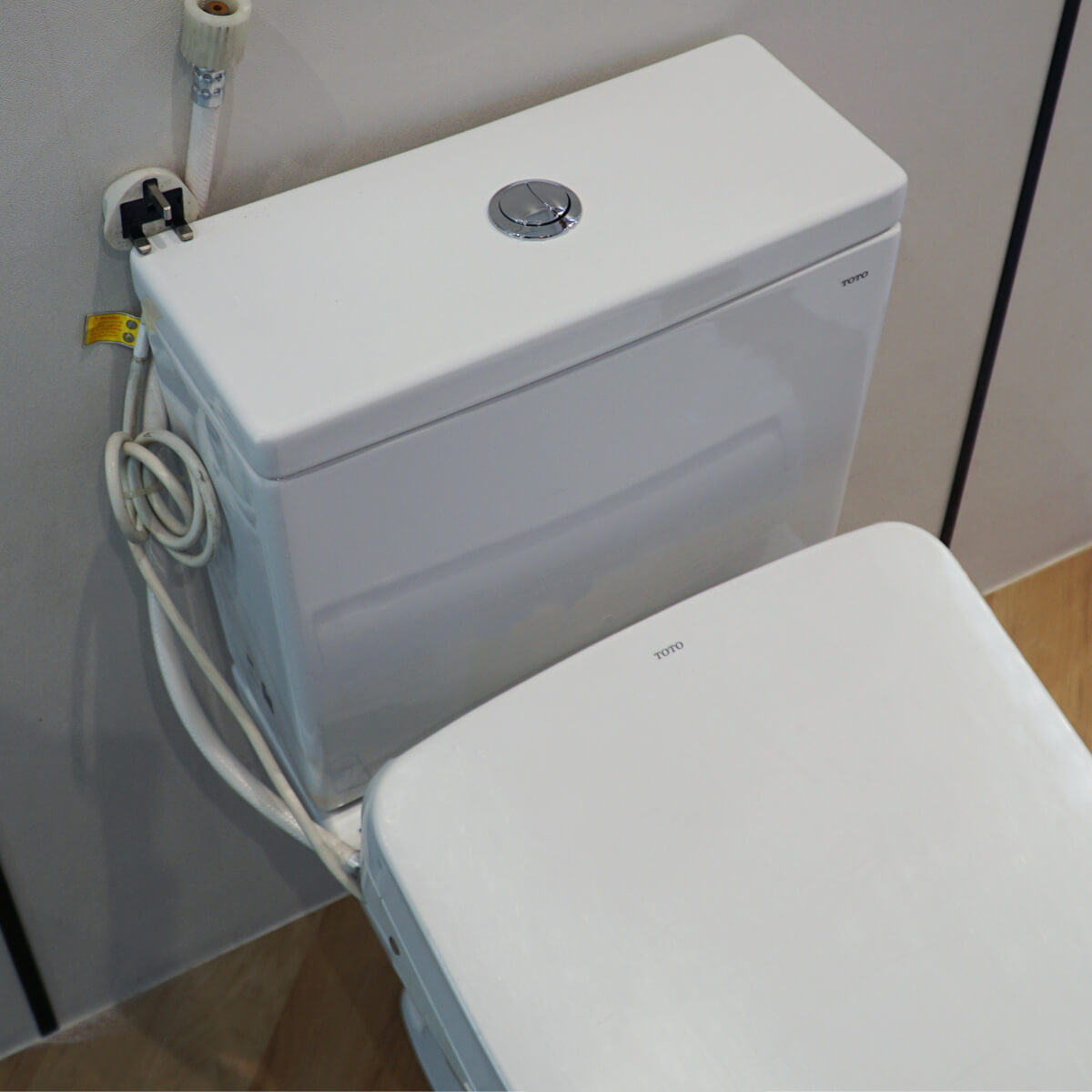 Bồn cầu TOTO CS326DW11 2 khối nắp điện tử Washlet S7 TCF4911Z