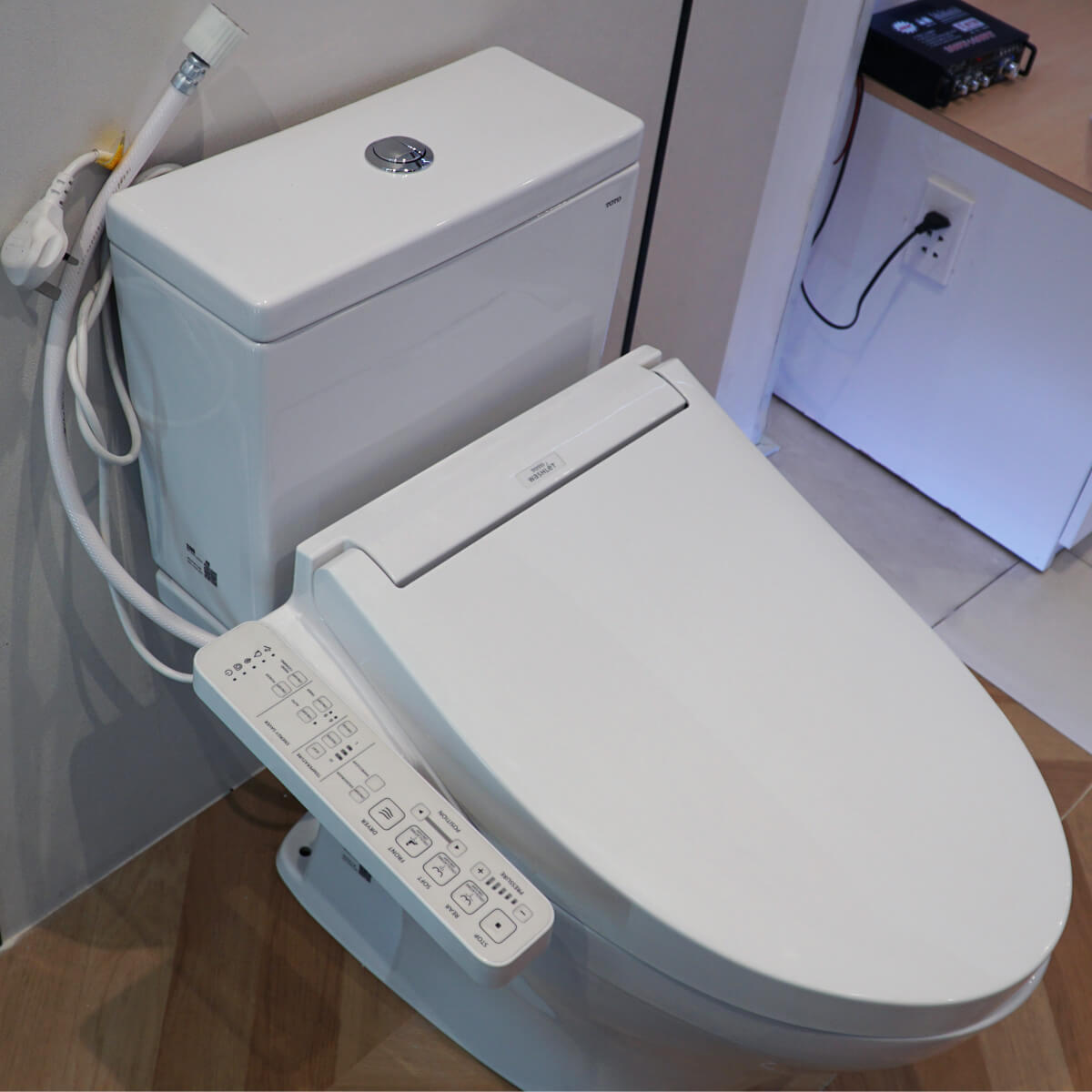 Bồn cầu TOTO CS326DW16 2 khối nắp điện tử Washlet C2 TCF23410AAA