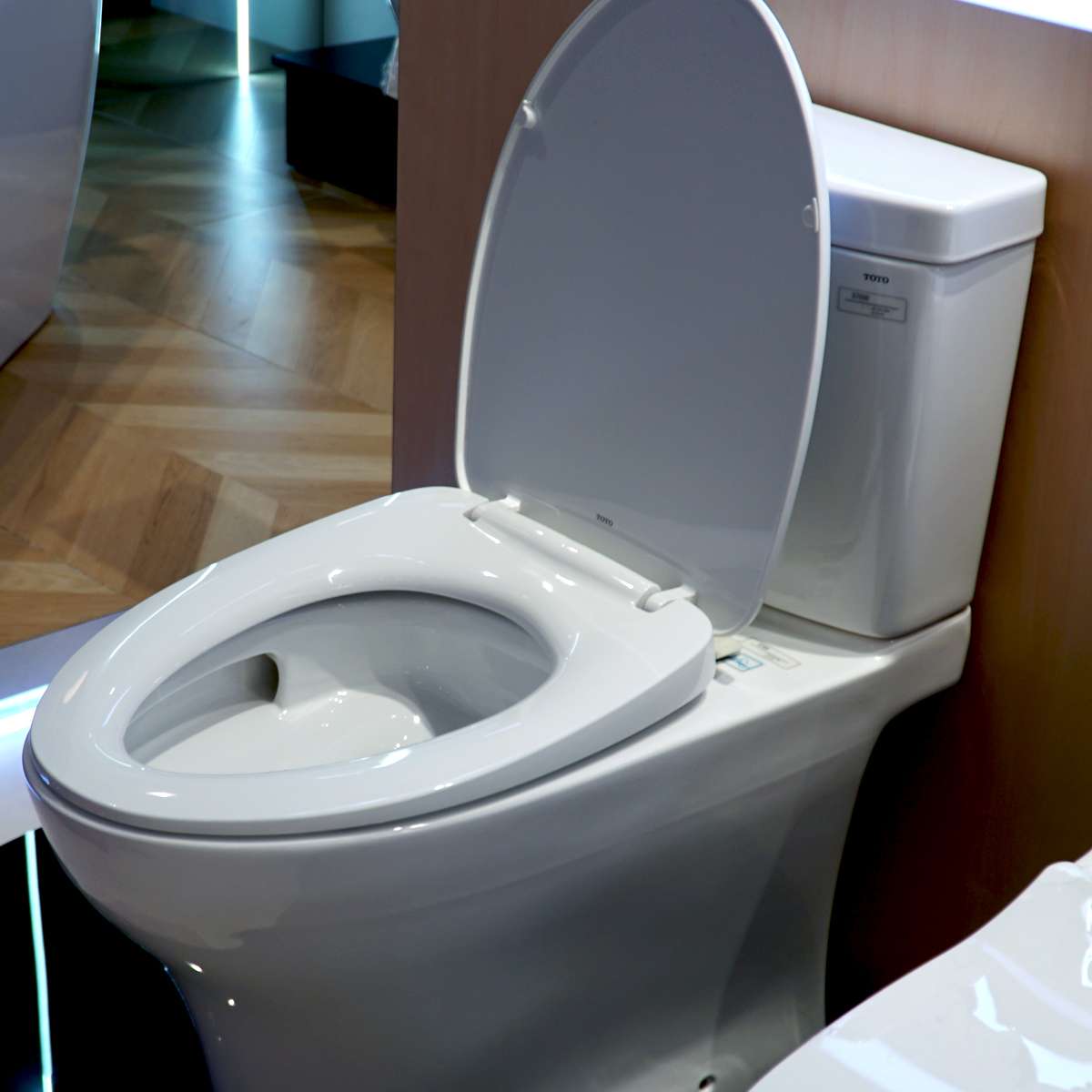 Bồn cầu 2 khối TOTO CS769DRT10 nắp đóng êm TC395VS