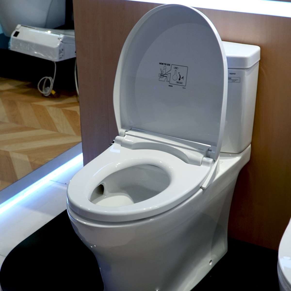 Bồn cầu 2 khối TOTO CS769DRT2 nắp đóng êm TC393VS