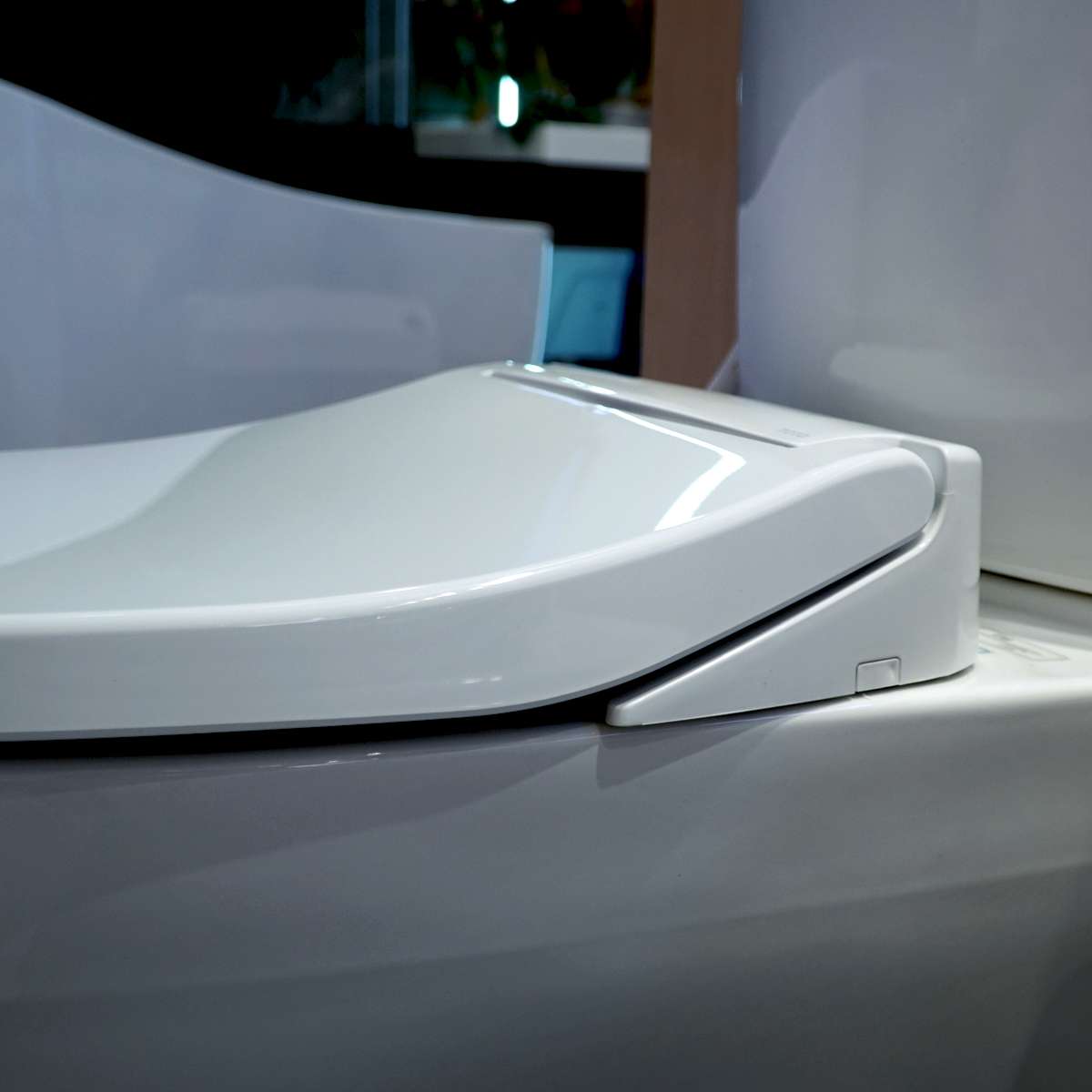 Bồn cầu 2 khối TOTO CS769DRT2 nắp đóng êm TC393VS