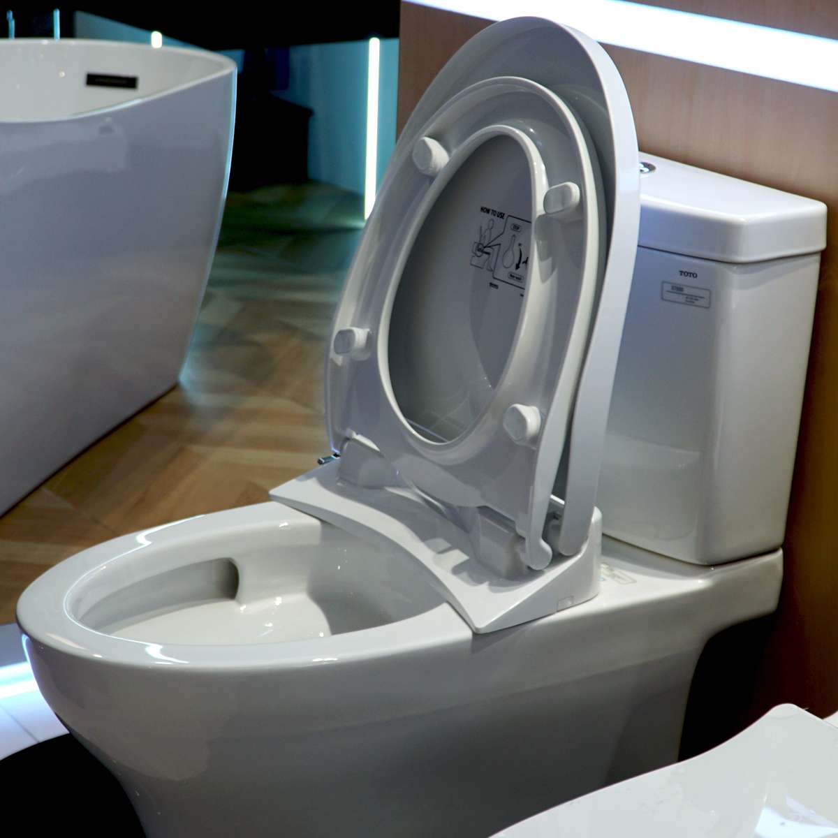 Bồn cầu 2 khối TOTO CS769DRT2 nắp đóng êm TC393VS