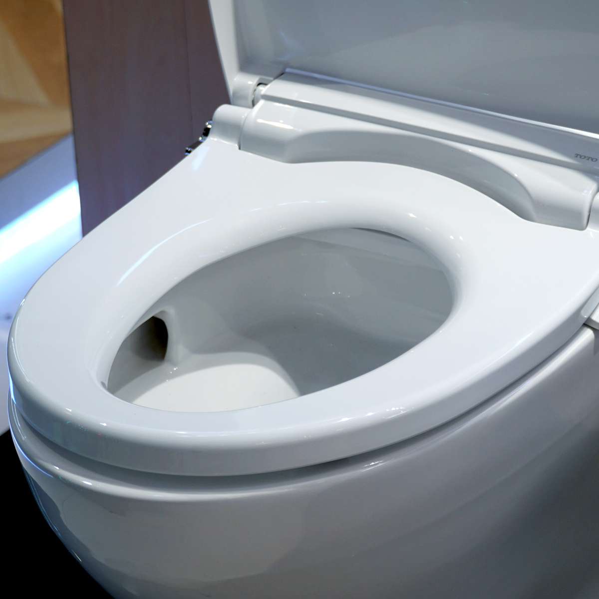 Bồn cầu 2 khối TOTO CS769DRT2 nắp đóng êm TC393VS