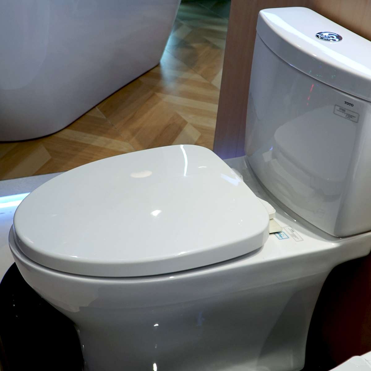 Bồn cầu 2 khối TOTO CS769DRT3 nắp đóng êm TC385VS