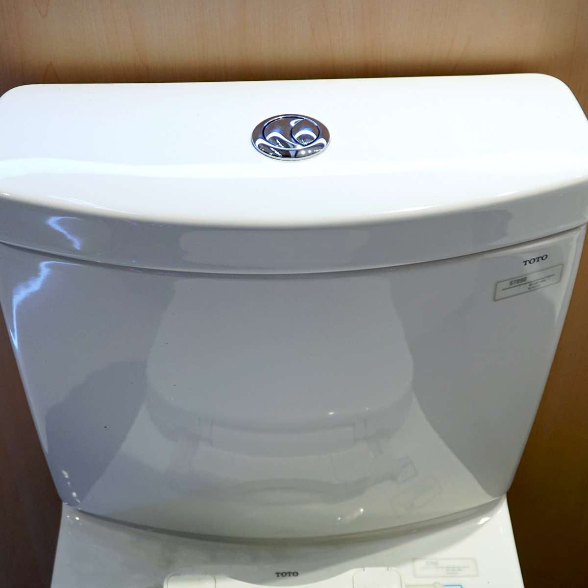 Bồn cầu 2 khối TOTO CS769DRT3 nắp đóng êm TC385VS