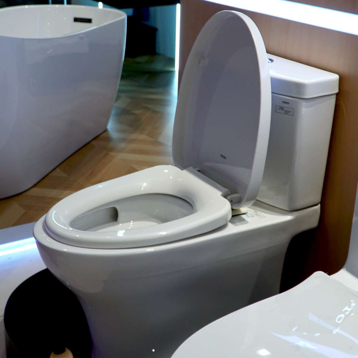 Bồn cầu 2 khối TOTO CS769DRT3 nắp đóng êm TC385VS