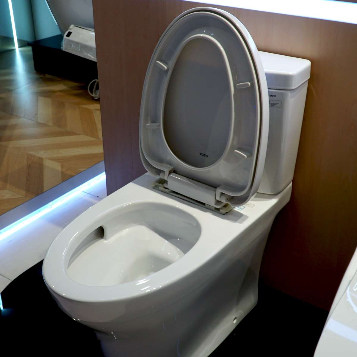 Bồn cầu 2 khối TOTO CS769DRT3 nắp đóng êm TC385VS