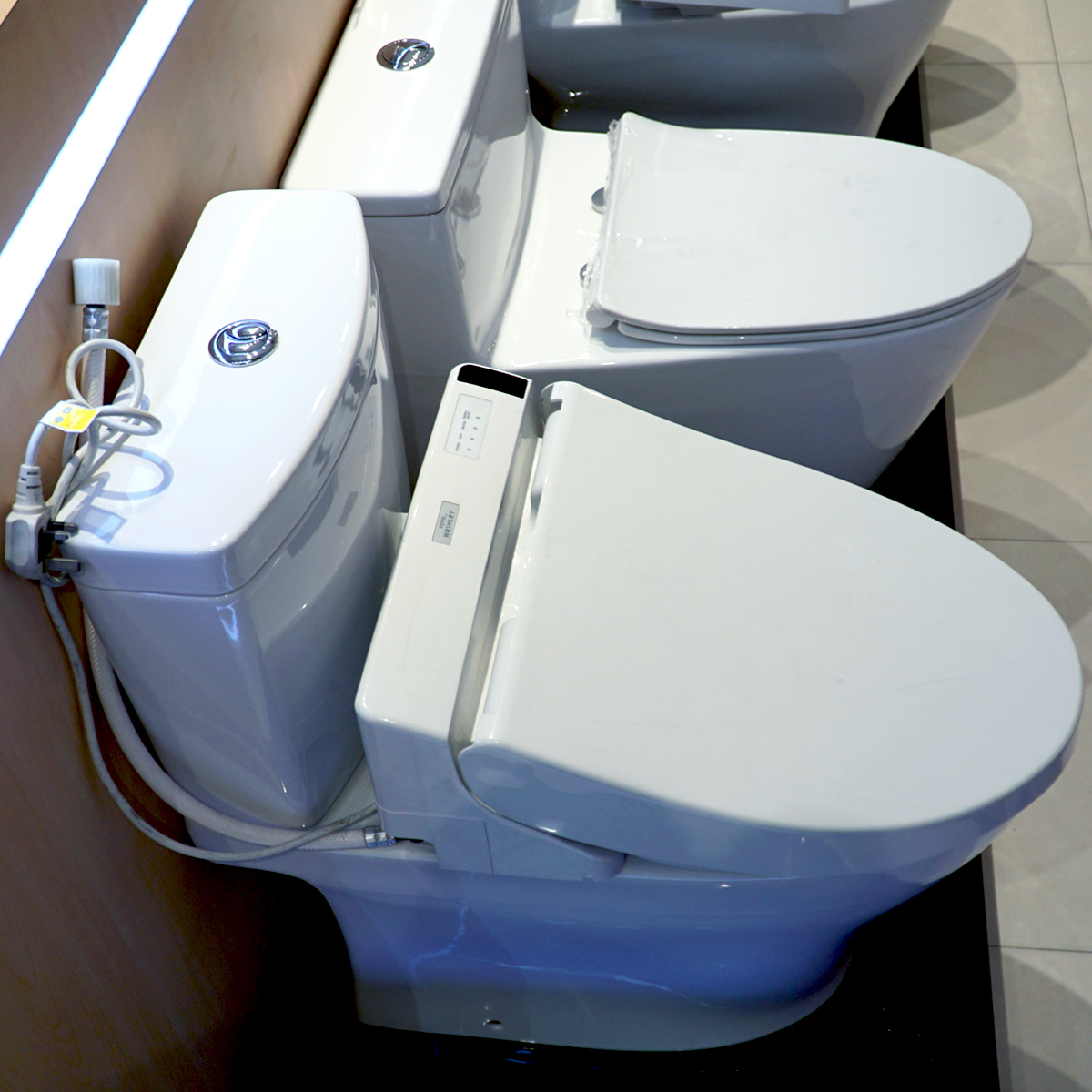 Bồn cầu nắp rửa điện tử TOTO 2 khối CS769DRW6