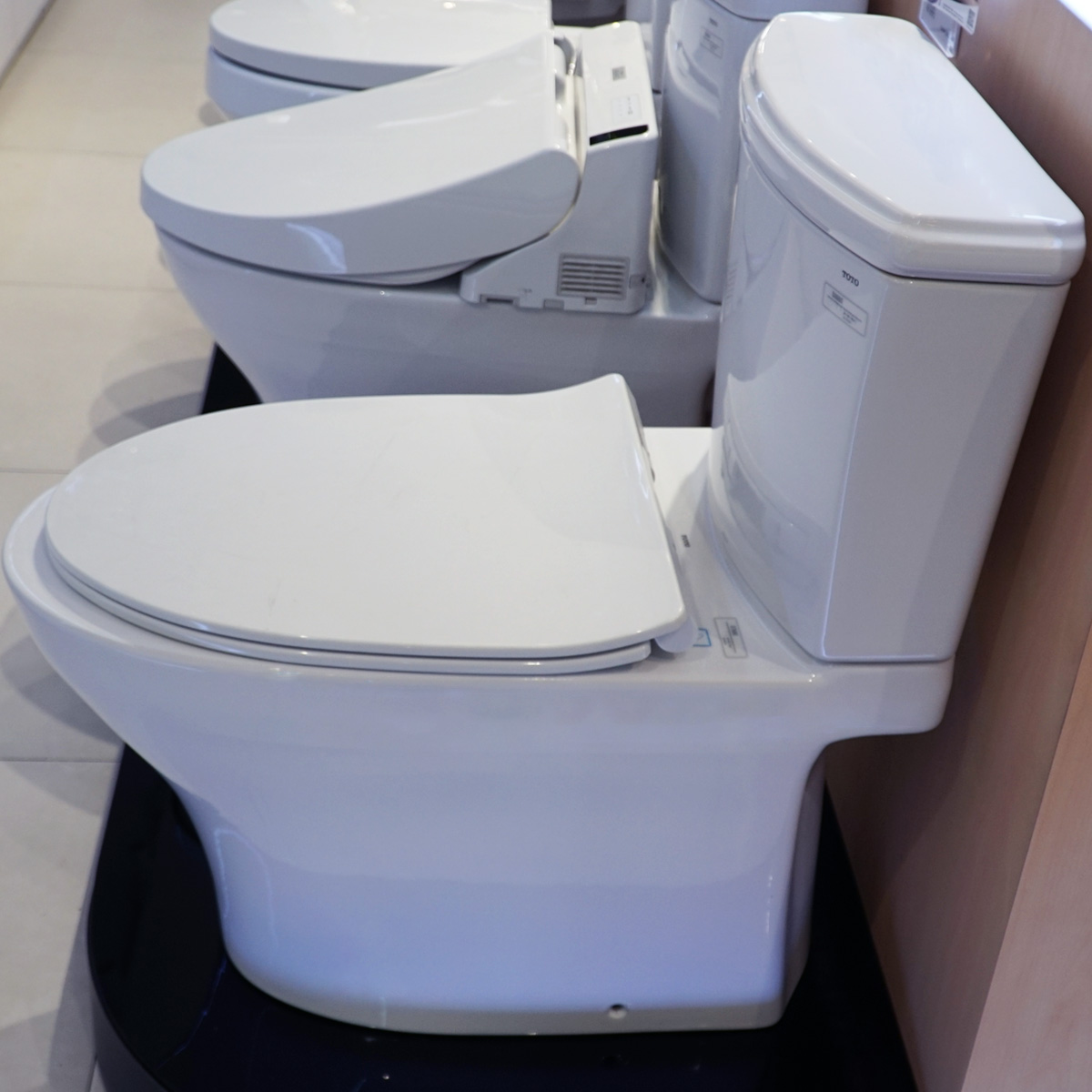 Bồn cầu 2 khối TOTO CS986GT8 nắp đóng êm TC600VS