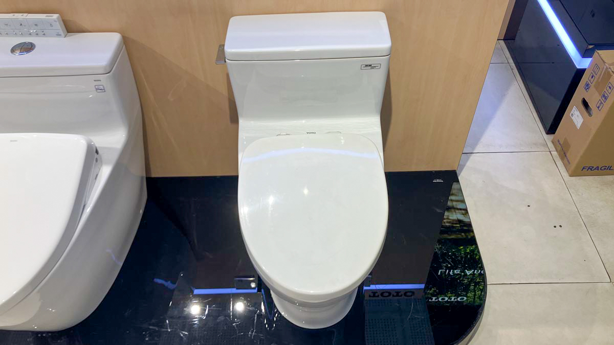 Bồn cầu 1 khối TOTO MS188VKT3 T53P100VR nắp đóng êm TC385VS