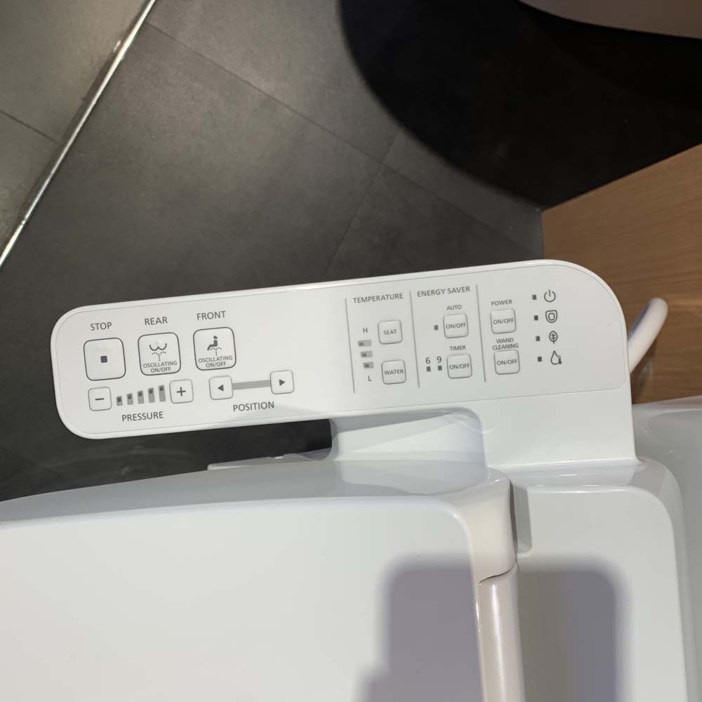 Bồn cầu TOTO MS855DW18 1 khối nắp điện tử TCF23710AAA Washlet C2 cơ bản