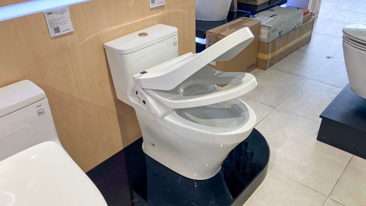 Bồn cầu 1 khối TOTO MS857CDW15 nắp điện tử Washlet C5 TCF24460AAA giấu dây