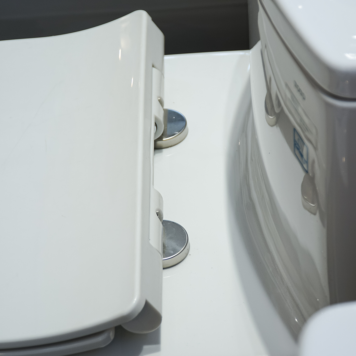 Bồn cầu 1 khối TOTO MS885DT8 nắp đóng êm TC600VS