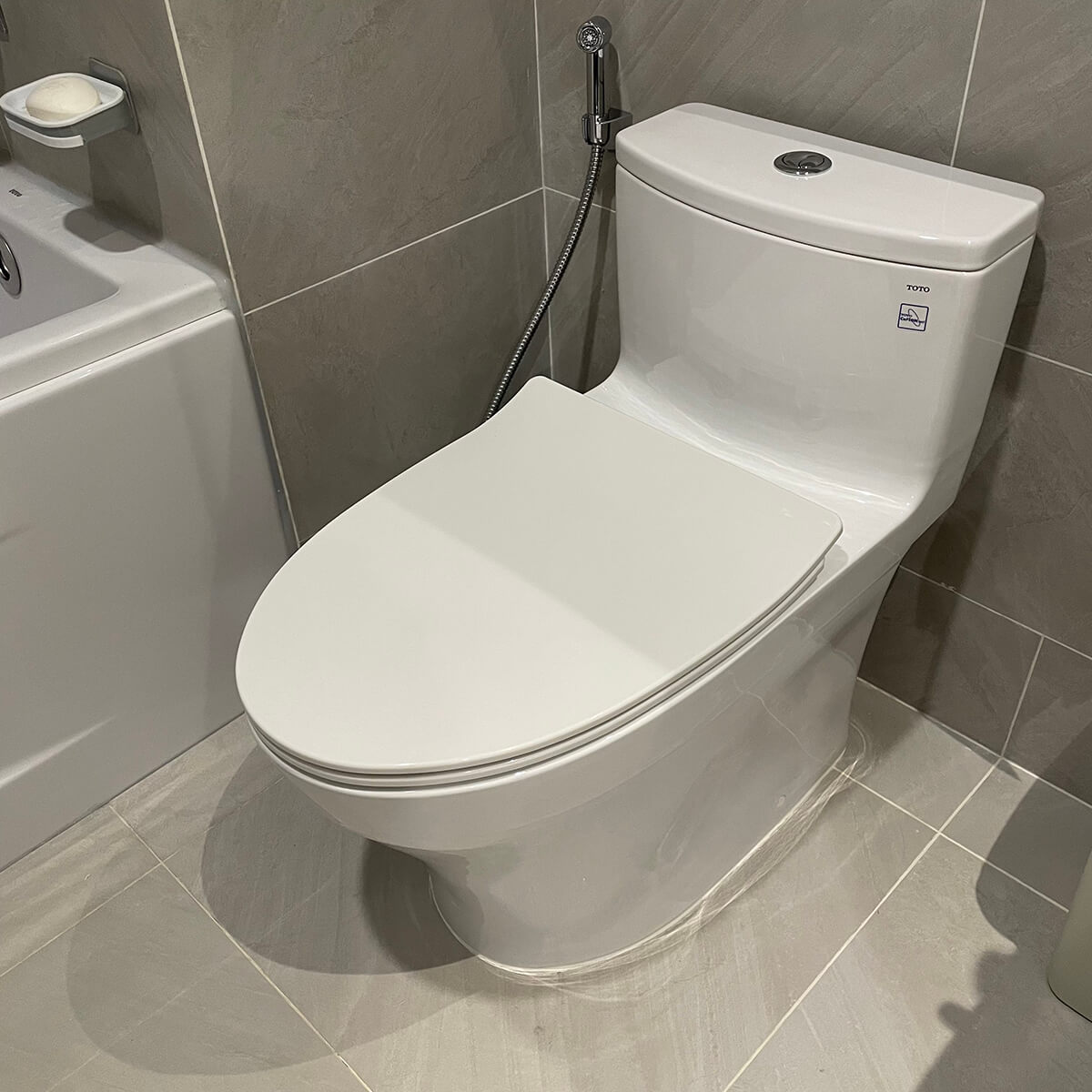 Bồn cầu 1 khối TOTO MS885DT8 nắp đóng êm TC600VS