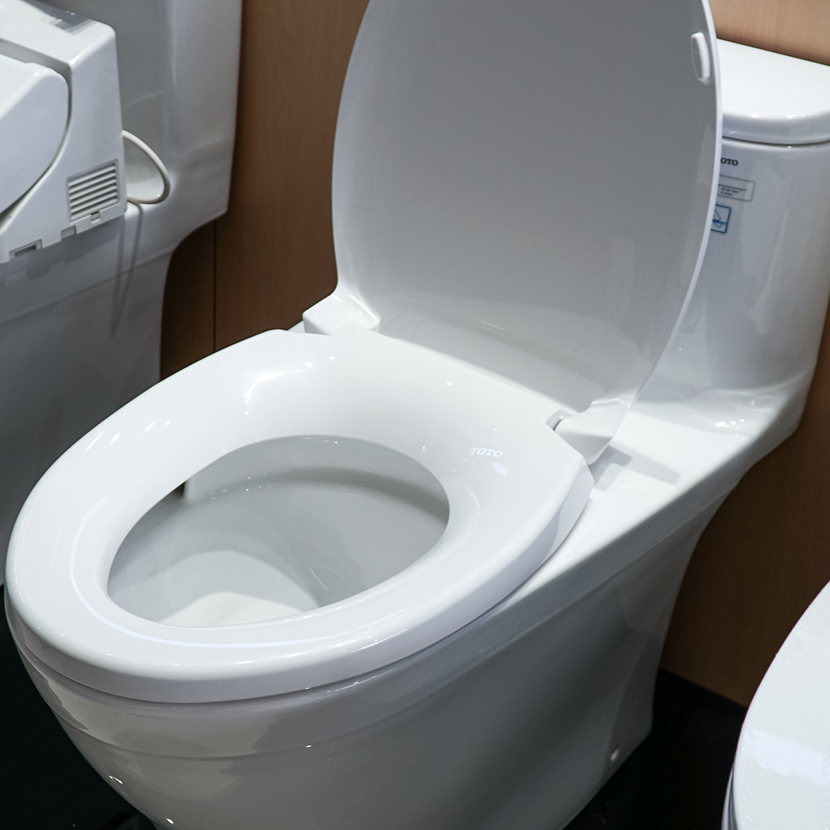 Bồn cầu 1 khối TOTO MS887RT2 nắp đóng êm TC393VS