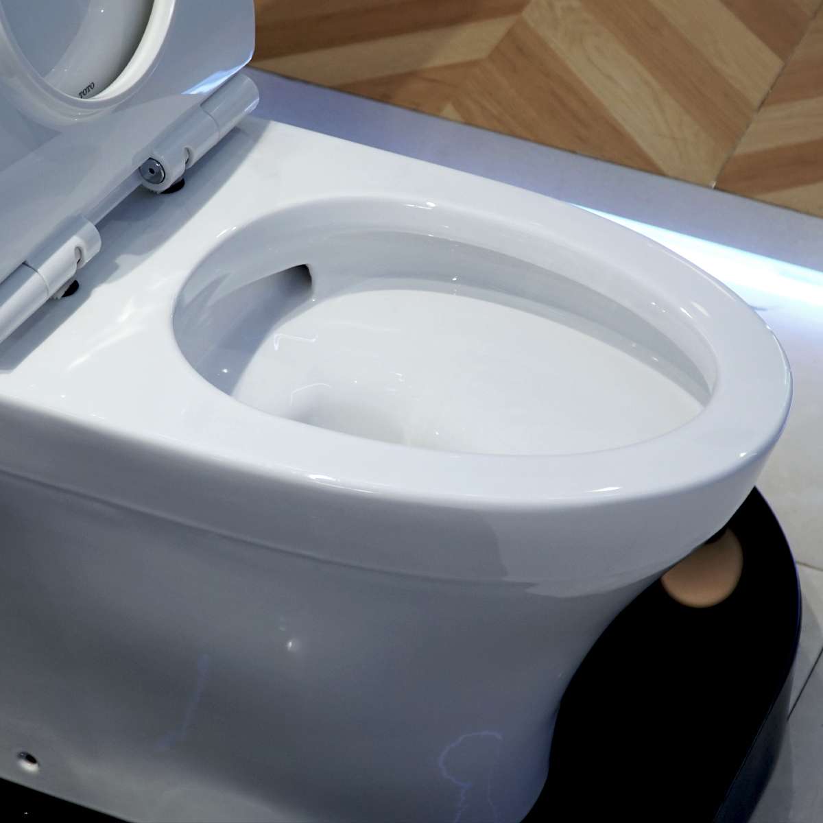 Bồn cầu 1 khối TOTO MS889DRT8 nắp đóng êm TC600VS