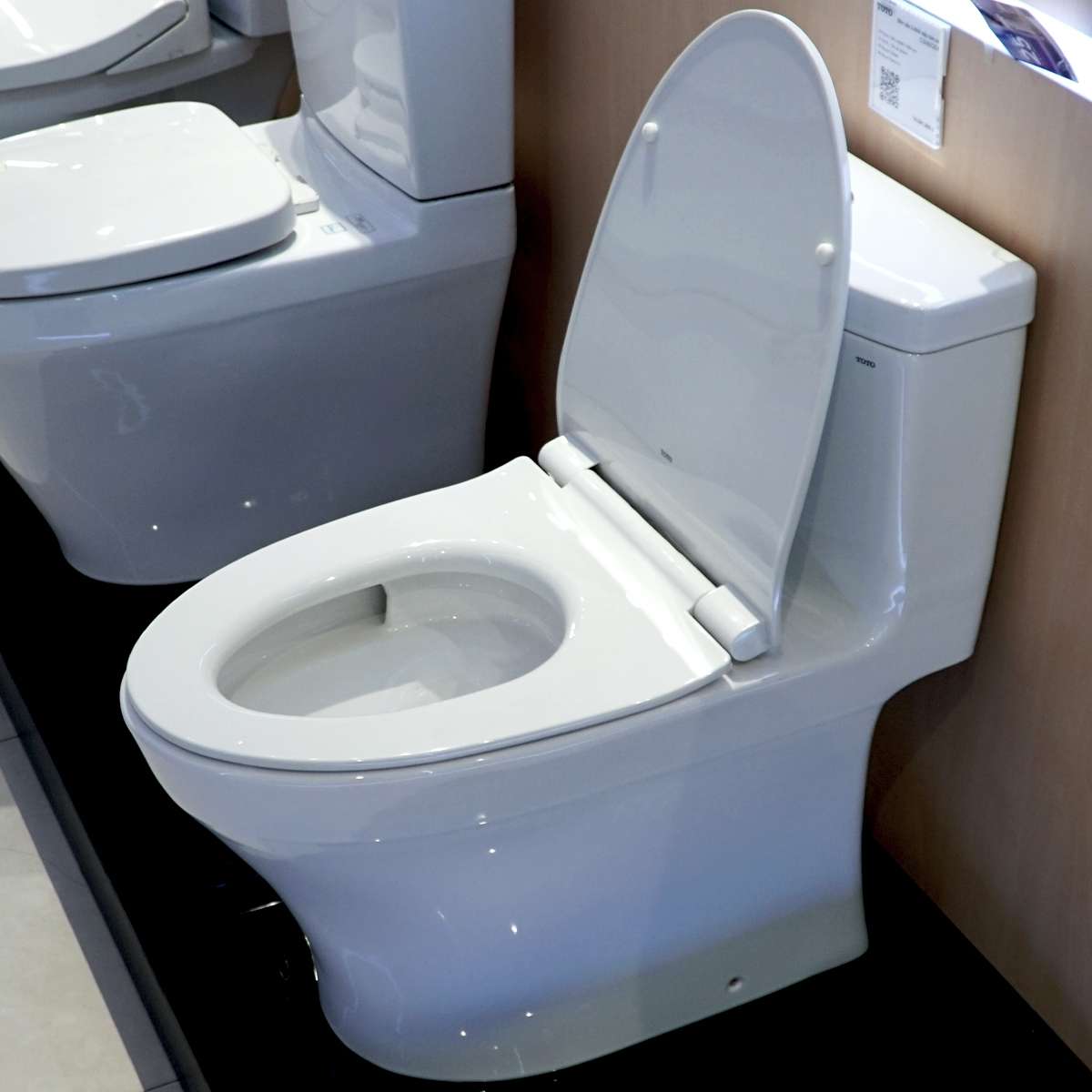Bồn cầu 1 khối TOTO MS889DRT8 nắp đóng êm TC600VS