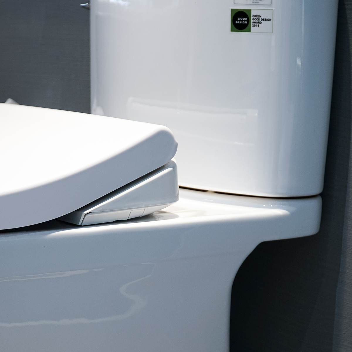 Bồn cầu TOTO CS767RE4 2 khối nắp rửa cơ TCW1211A