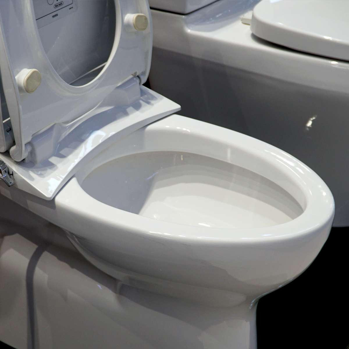 Bồn cầu TOTO CS300DRE2 2 khối nắp rửa cơ TCW07S