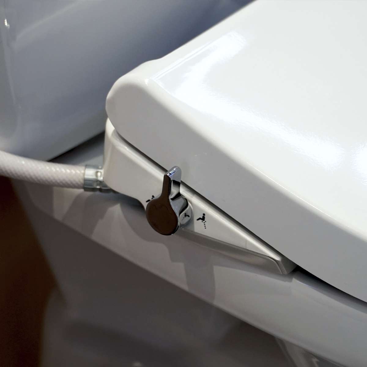 Bồn cầu TOTO CS300DRE4 2 khối nắp rửa cơ TCW1211A