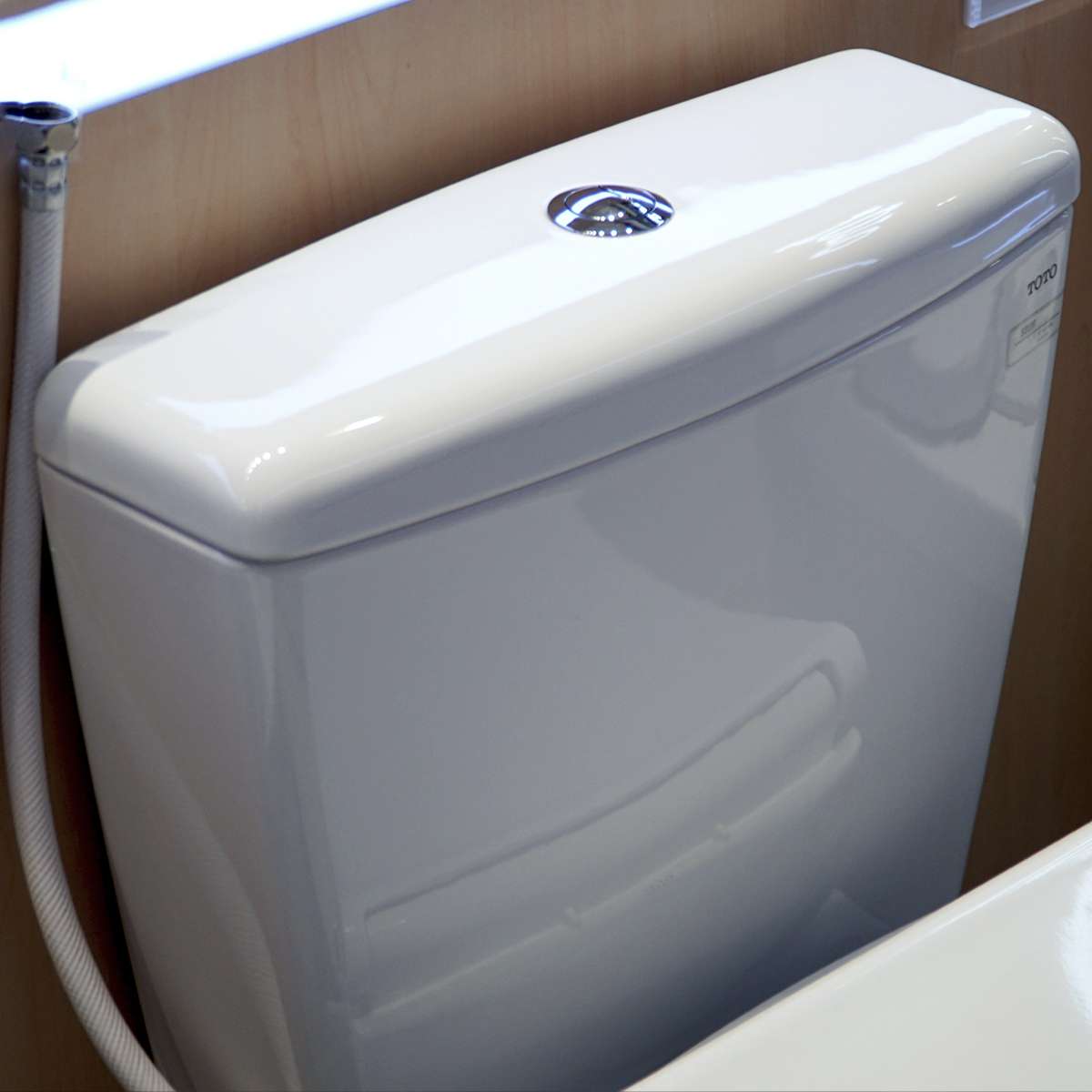 Bồn cầu TOTO CS300DRE4 2 khối nắp rửa cơ TCW1211A