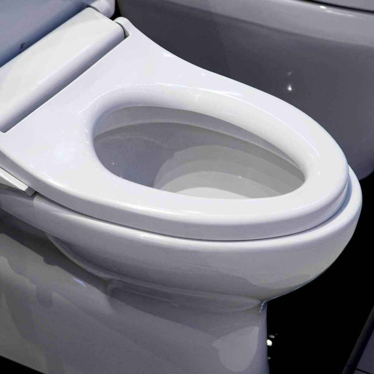 Bồn cầu TOTO CS300DRE4 2 khối nắp rửa cơ TCW1211A