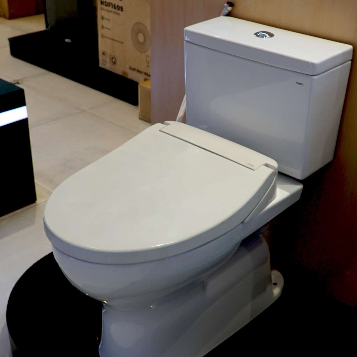 Bồn cầu TOTO CS302DE2 2 khối nắp rửa cơ TCW07S