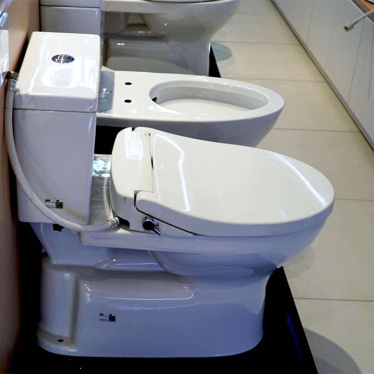 Bồn cầu TOTO CS302DE2 2 khối nắp rửa cơ TCW07S