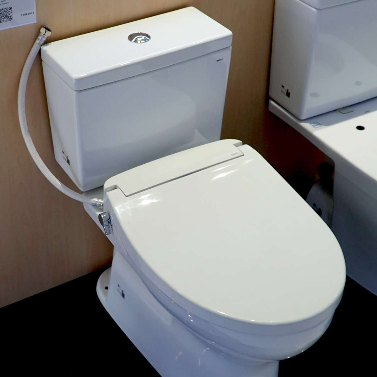 Bồn cầu TOTO CS302DE2 2 khối nắp rửa cơ TCW07S