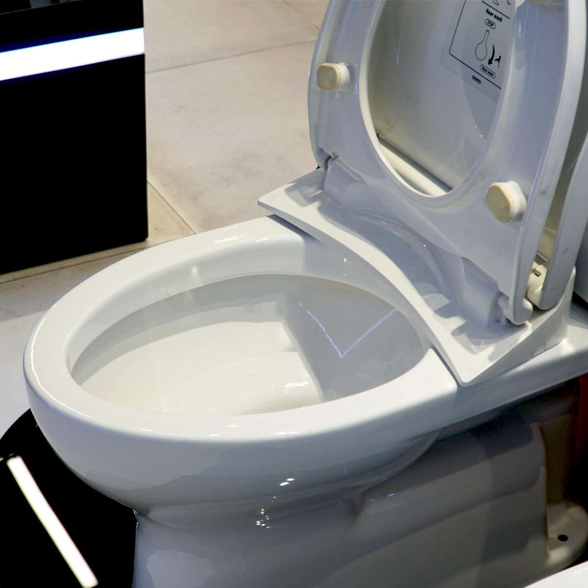 Bồn cầu TOTO CS302DE2 2 khối nắp rửa cơ TCW07S