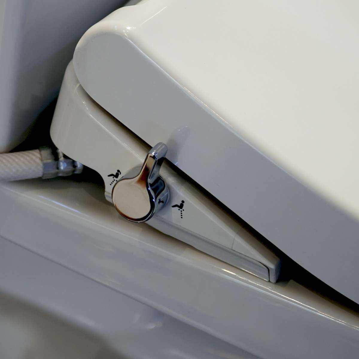 Bồn cầu TOTO CS302DE4 2 khối nắp rửa cơ TCW1211A