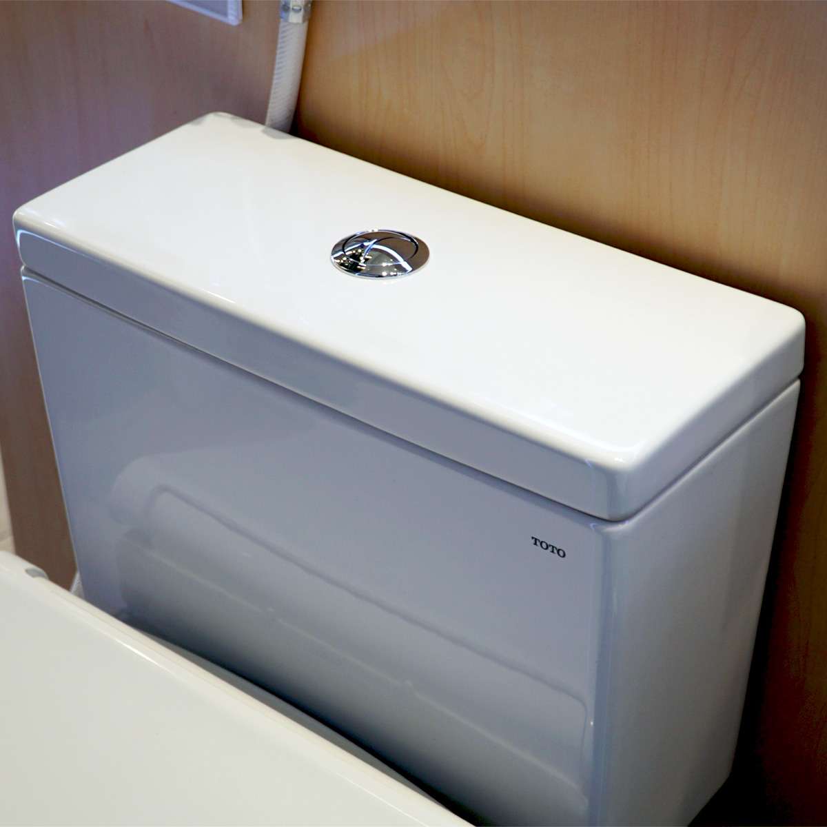 Bồn cầu TOTO CS302DE4 2 khối nắp rửa cơ TCW1211A