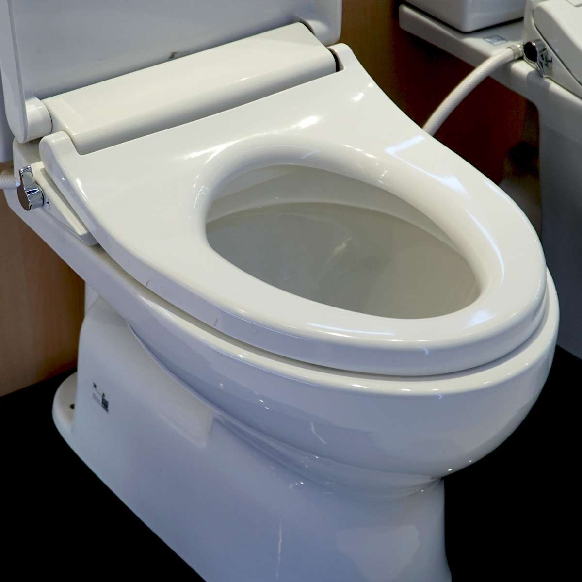 Bồn cầu TOTO CS302DE4 2 khối nắp rửa cơ TCW1211A