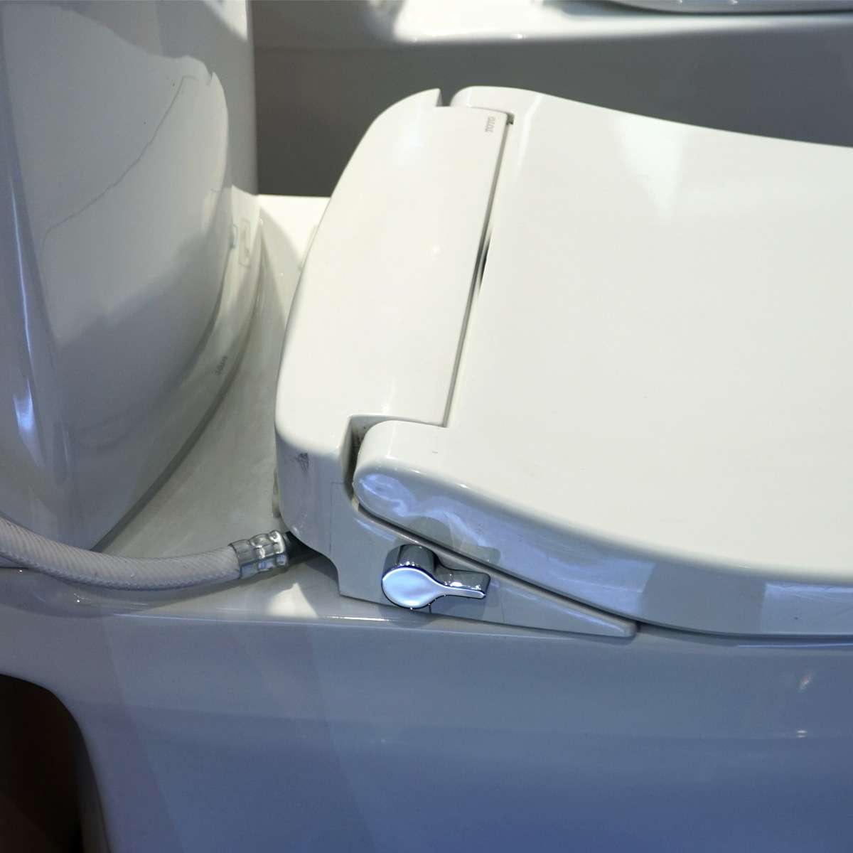 Bồn cầu TOTO CS769DRE2 2 khối nắp rửa cơ TCW07S