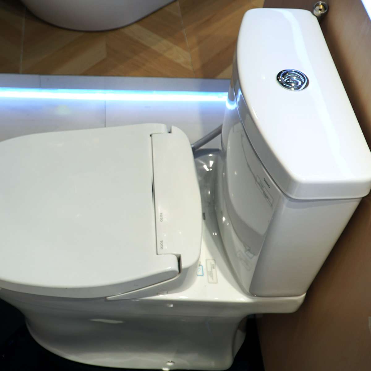 Bồn cầu TOTO CS769DRE2 2 khối nắp rửa cơ TCW07S