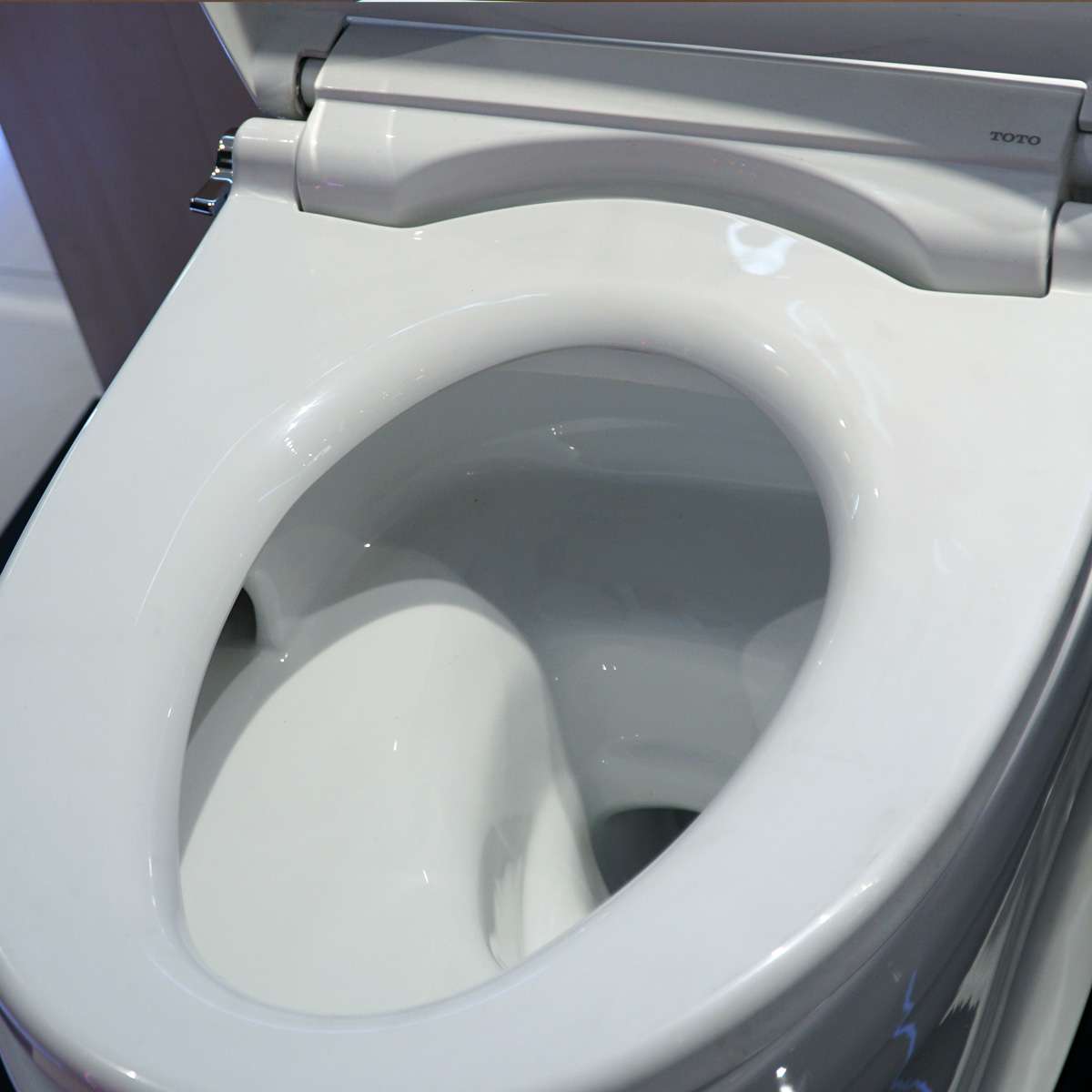 Bồn cầu TOTO CS769DRE2 2 khối nắp rửa cơ TCW07S