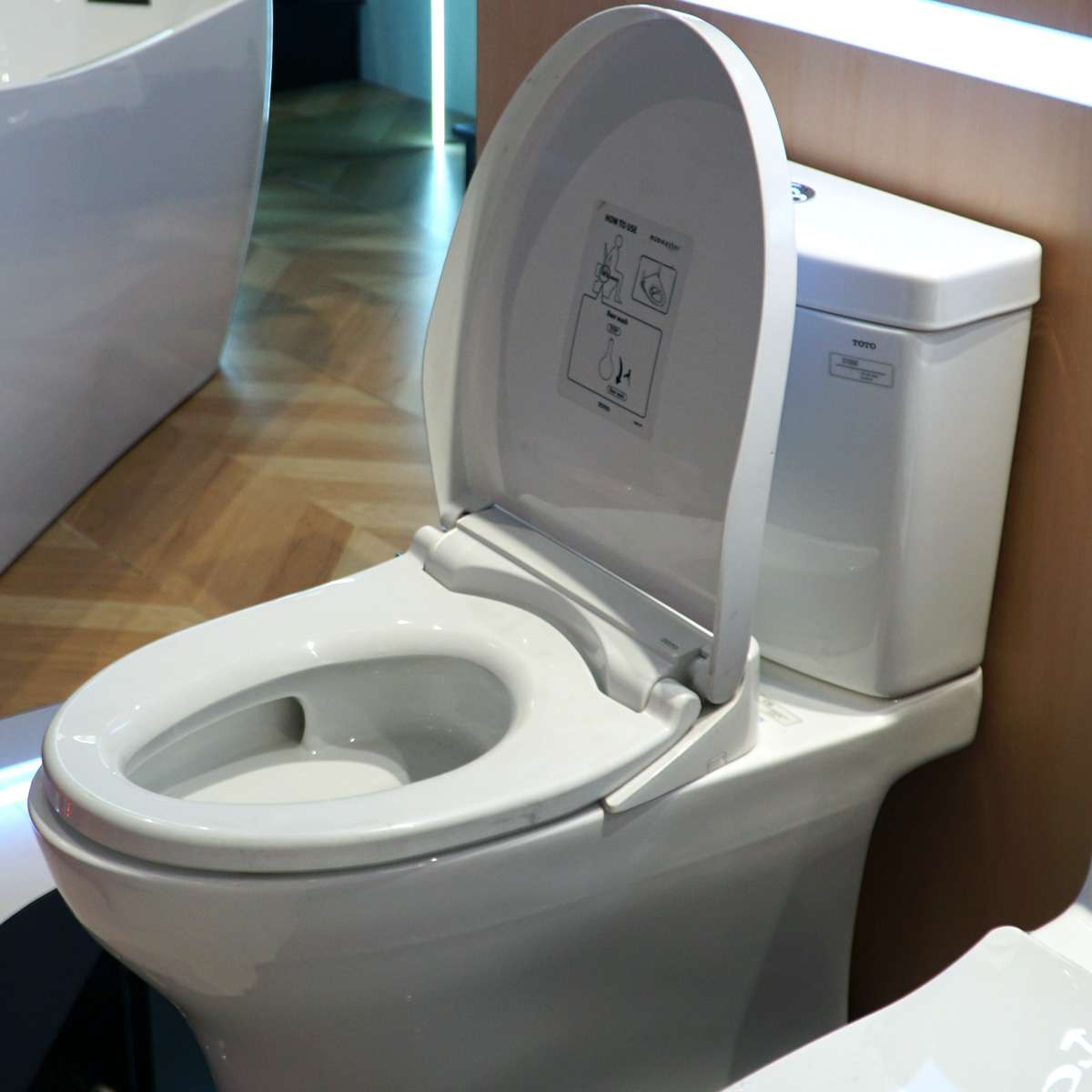 Bồn cầu TOTO CS769DRE2 2 khối nắp rửa cơ TCW07S