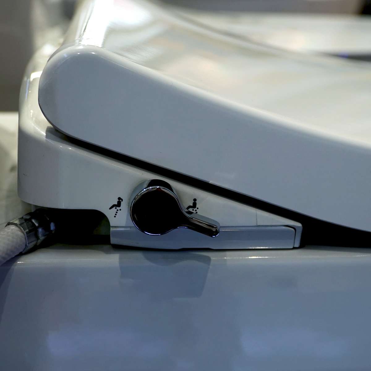 Bồn cầu TOTO CS769DRE4 2 khối nắp rửa cơ TCW1211A