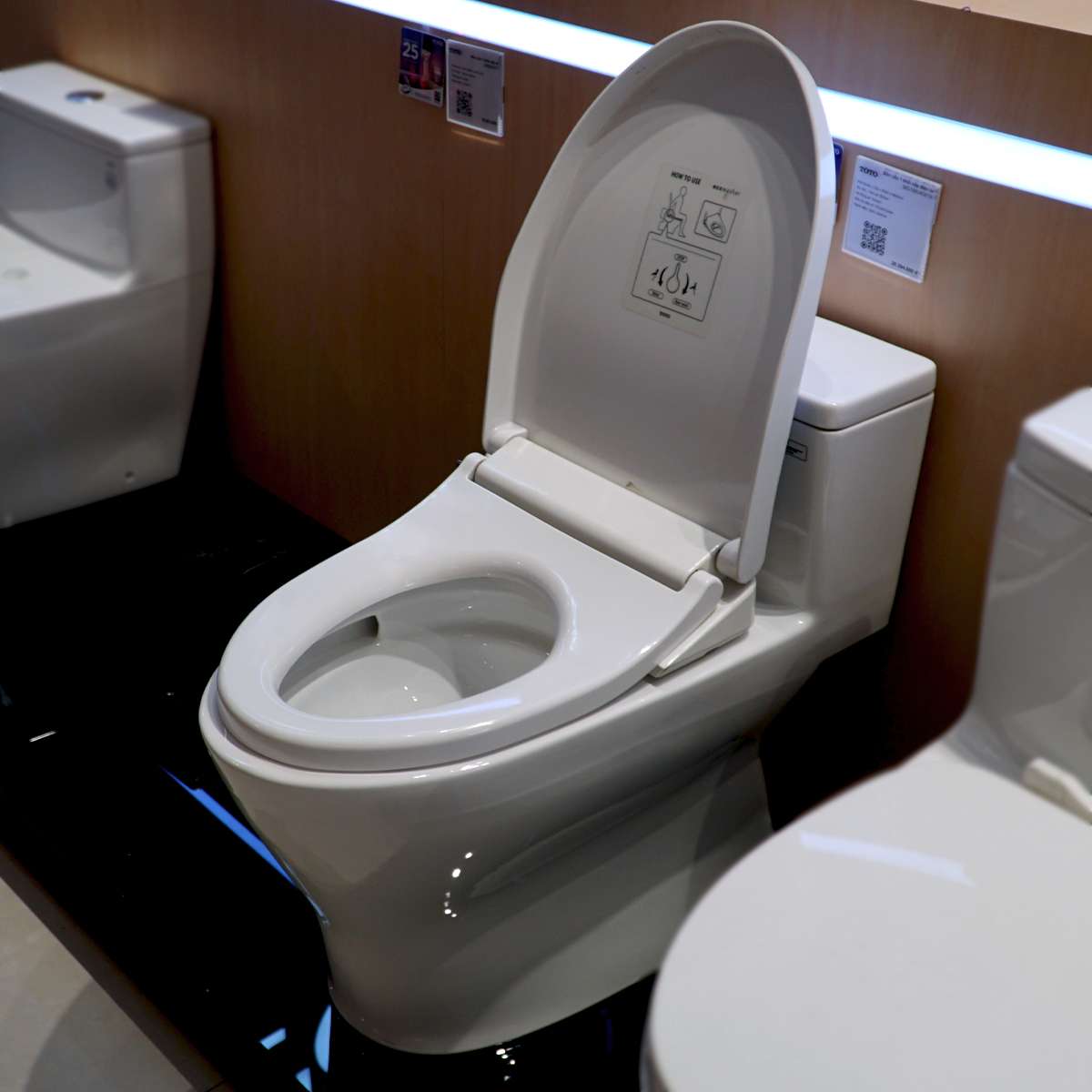 Bồn cầu TOTO MS188VKE4 T53P100VR 1 khối nắp rửa cơ TCW1211A