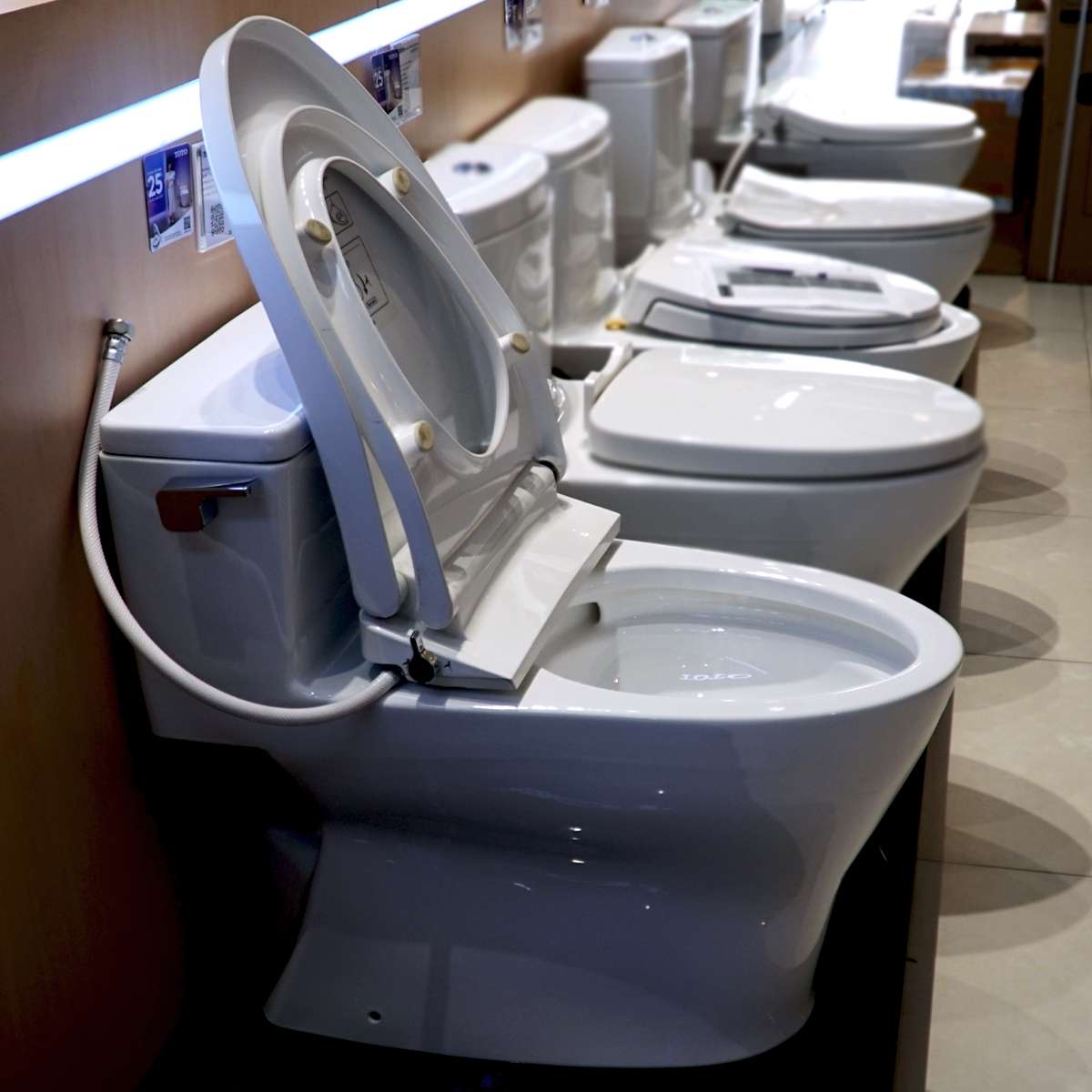 Bồn cầu TOTO MS188VKE4 T53P100VR 1 khối nắp rửa cơ TCW1211A