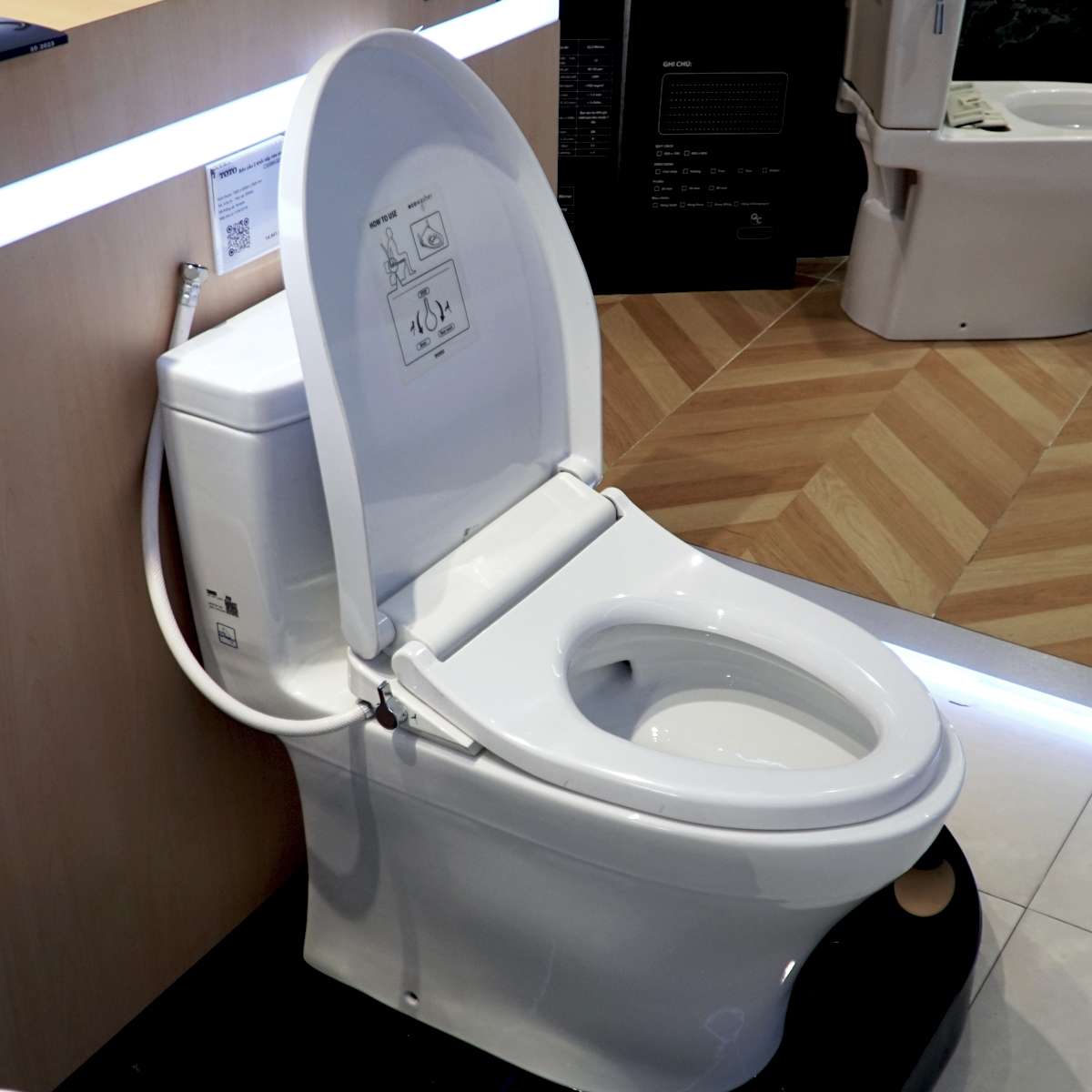 Bồn cầu TOTO MS889DRE4 1 khối nắp rửa cơ TCW1211A