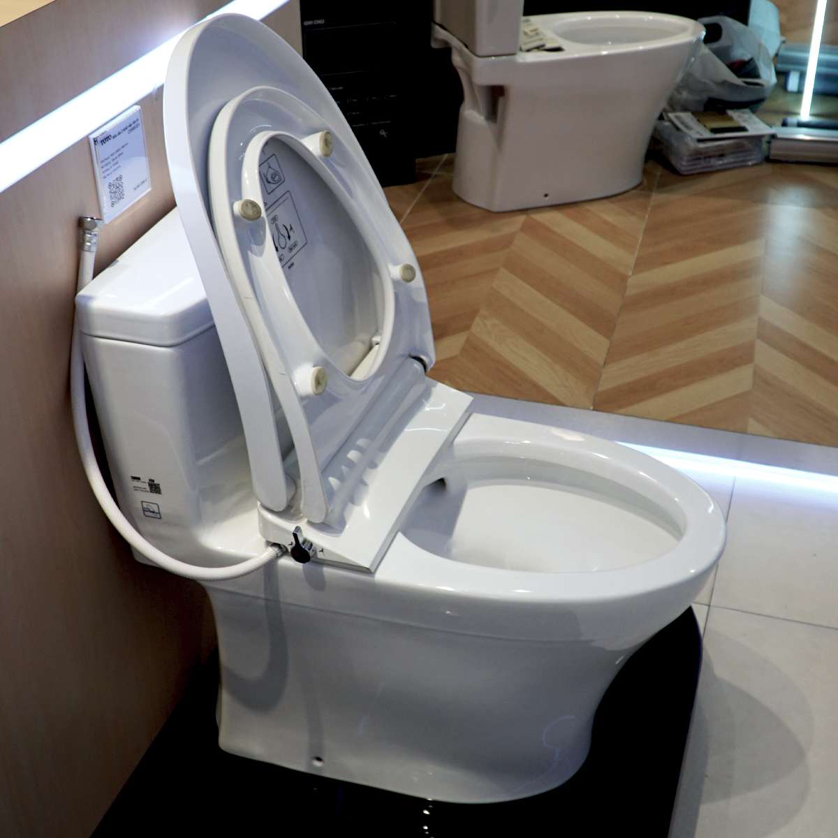 Bồn cầu TOTO MS889DRE4 1 khối nắp rửa cơ TCW1211A