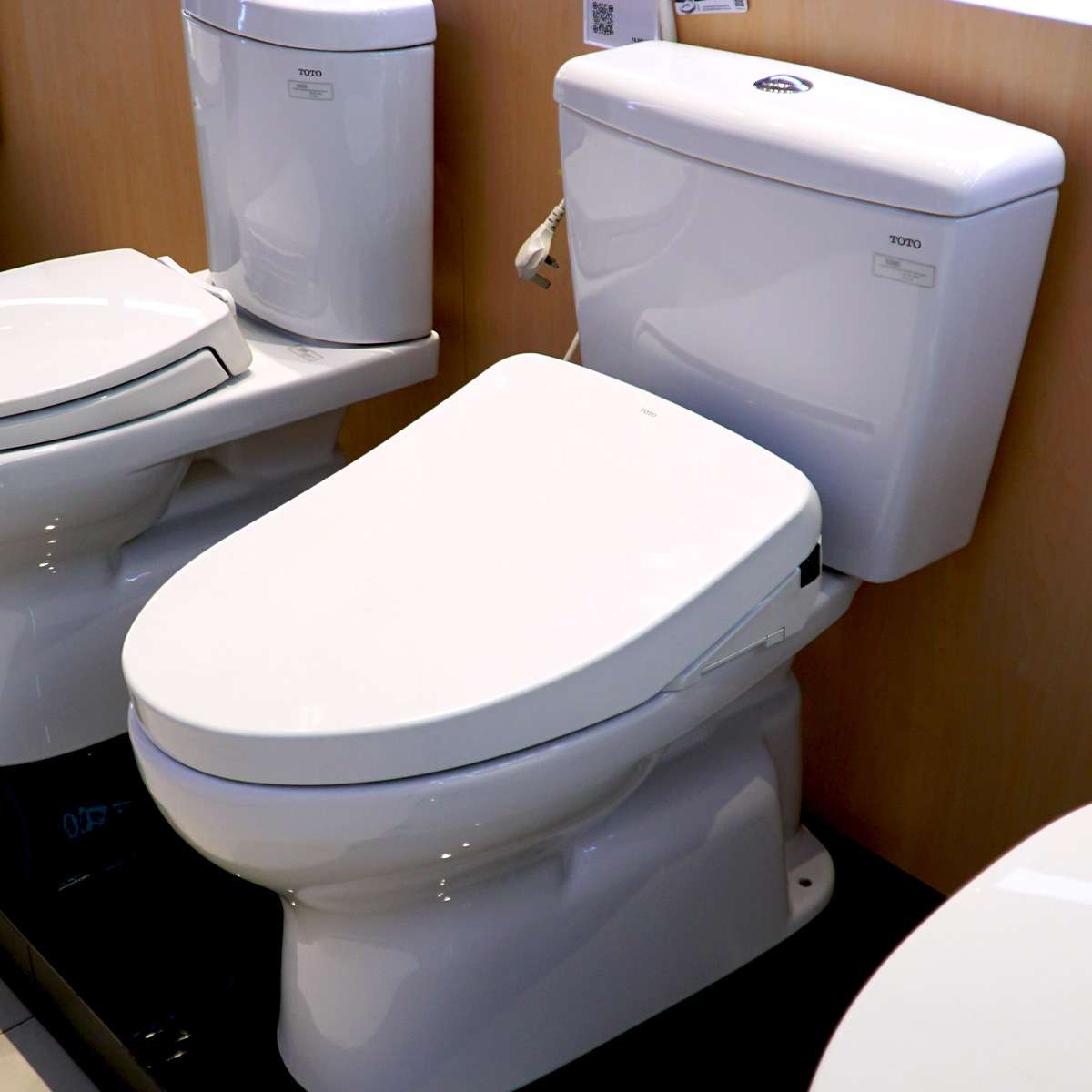 Bồn cầu TOTO CS300DRW11 2 khối nắp điện tử Washlet S7 TCF4911Z