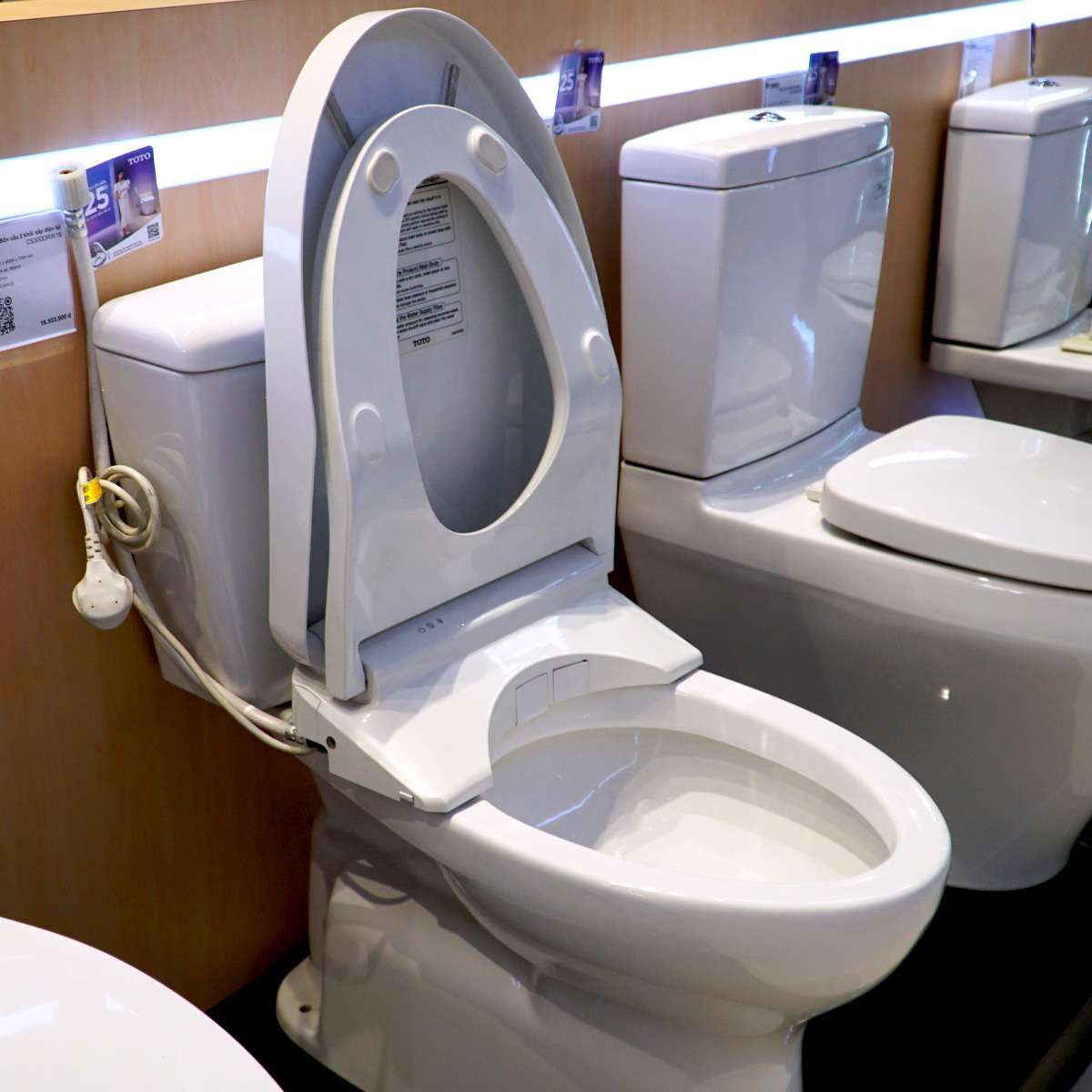 Bồn cầu TOTO CS300DRW11 2 khối nắp điện tử Washlet S7 TCF4911Z